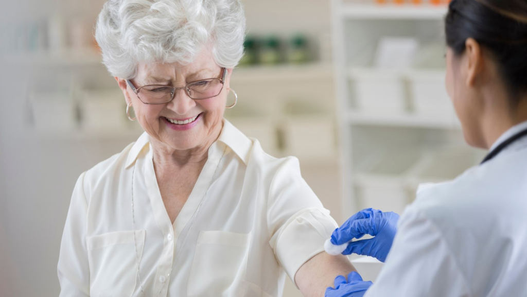 Senior w aptece – jak się z nim komunikować?